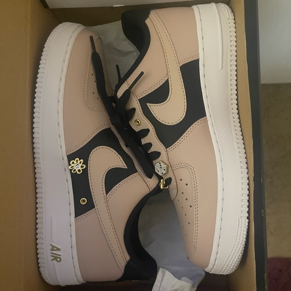 Air Force 1s LowTop - Picture 1 of 4